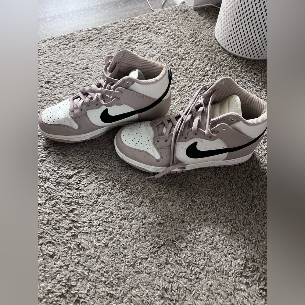 Nike Womens Mid-Top Sneakers in Light Mauve, White & Black